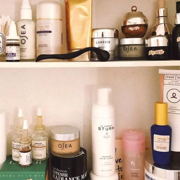 BEAUTY AND SKINCARE MYSTERY BOX WITH 5 PRODUCTS - Picture 5 of 8